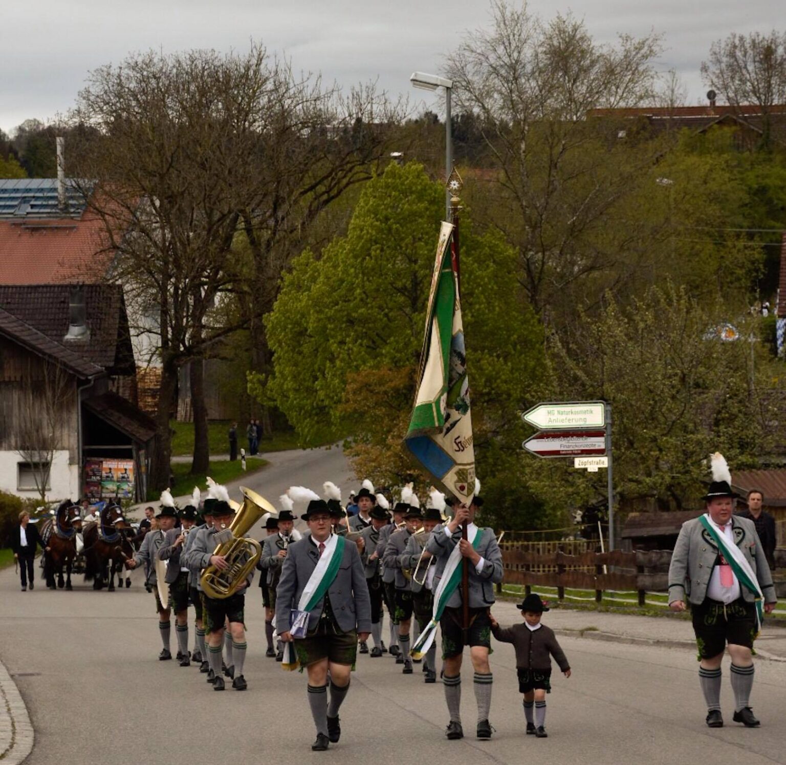 Wessobrunn in Bildern Krichezug Richtung Wessobrunn
